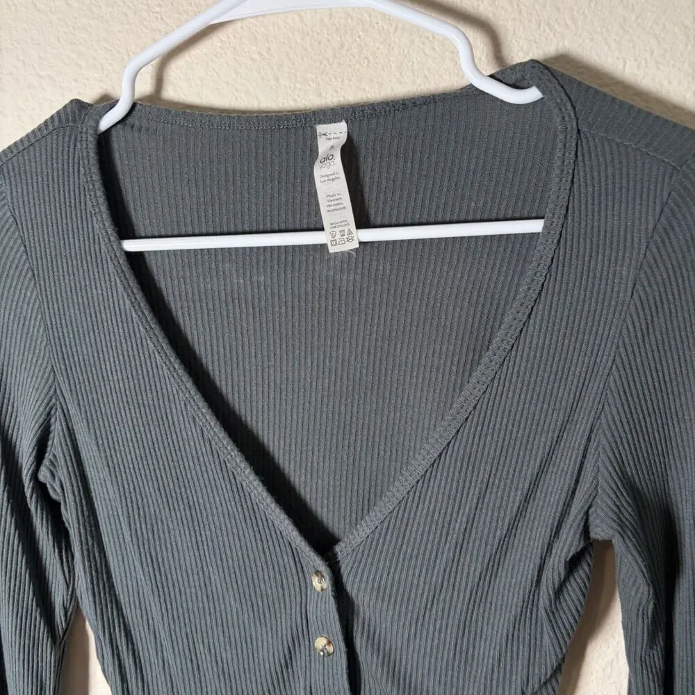Alo Yoga T-Shirt Women's Small Green Ribbed Long Sleeve Cardigan Button Top